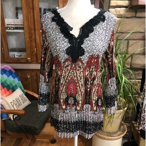 SIGNATURE BY LARRY LEVINE SIZE XLARGE MULTICOLORED 3/4 SLEEVE TOP CROCHET LACE